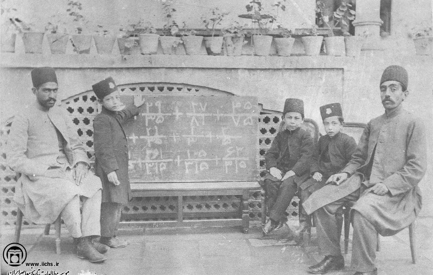 جلوه‌های آموزشی عصر قاجار