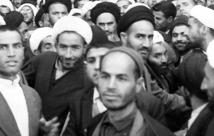 بازگشت امام خمینی به قم پس از یک سال حبس و حصر در آیینه تصاویر(3)