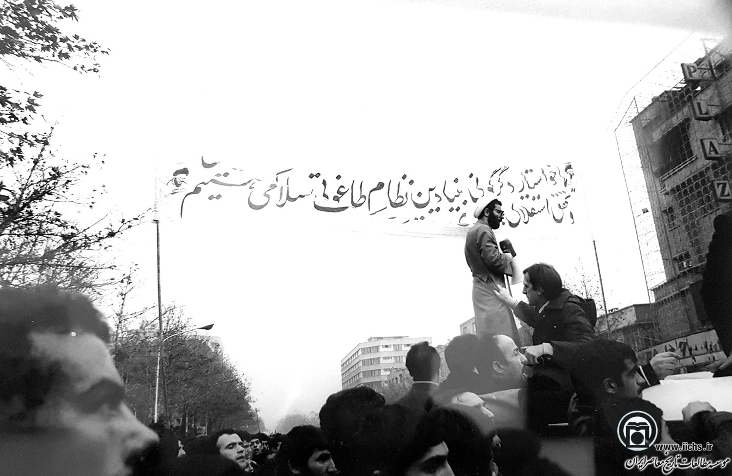 «روزهای اوج‌گیری انقلاب» از دریچه دوربین کامران شیردل