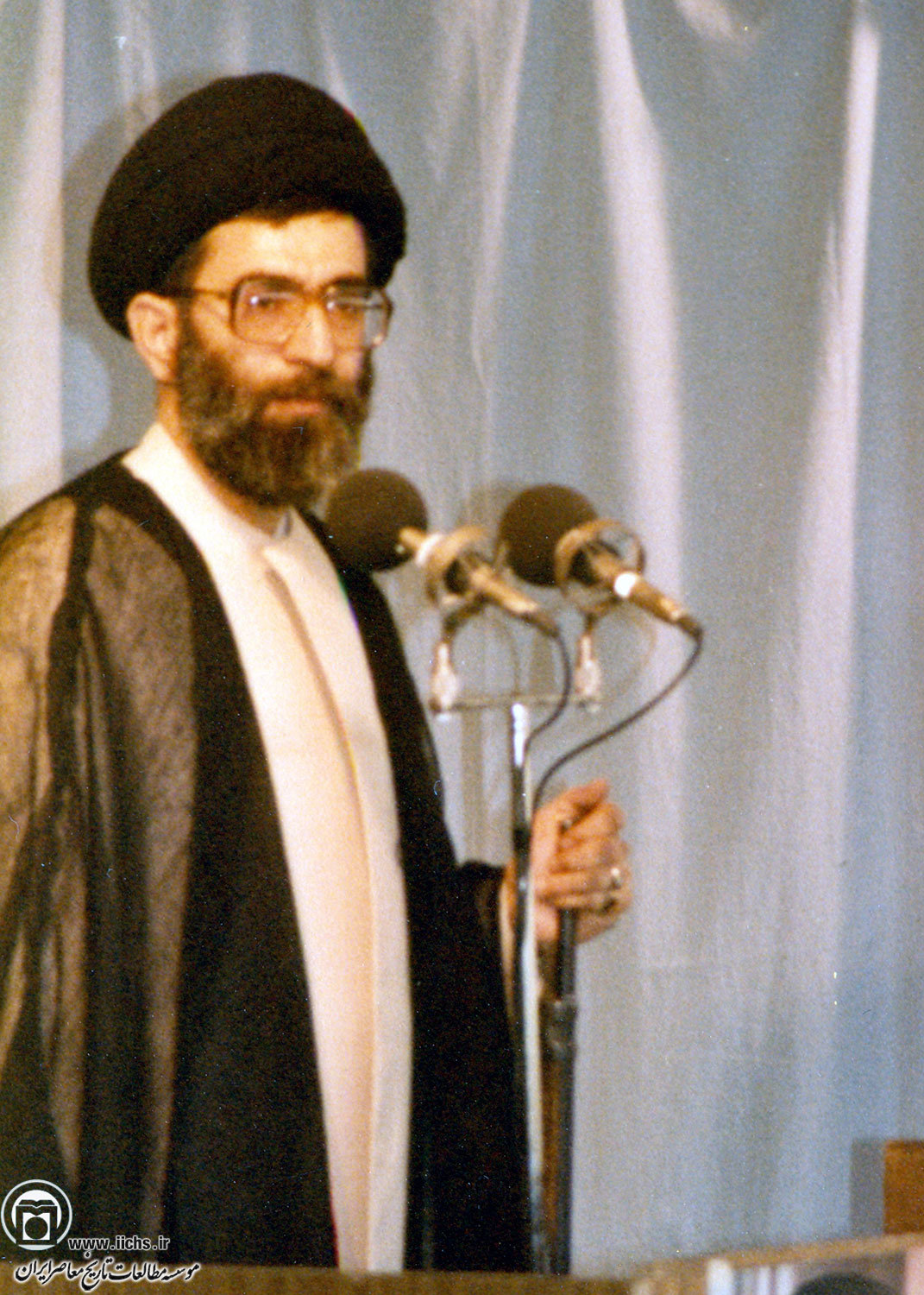 آیت‌الله سیدعلی خامنه‌ای در مسند امامت جمعه تهران در آیینه تصاویر(2)