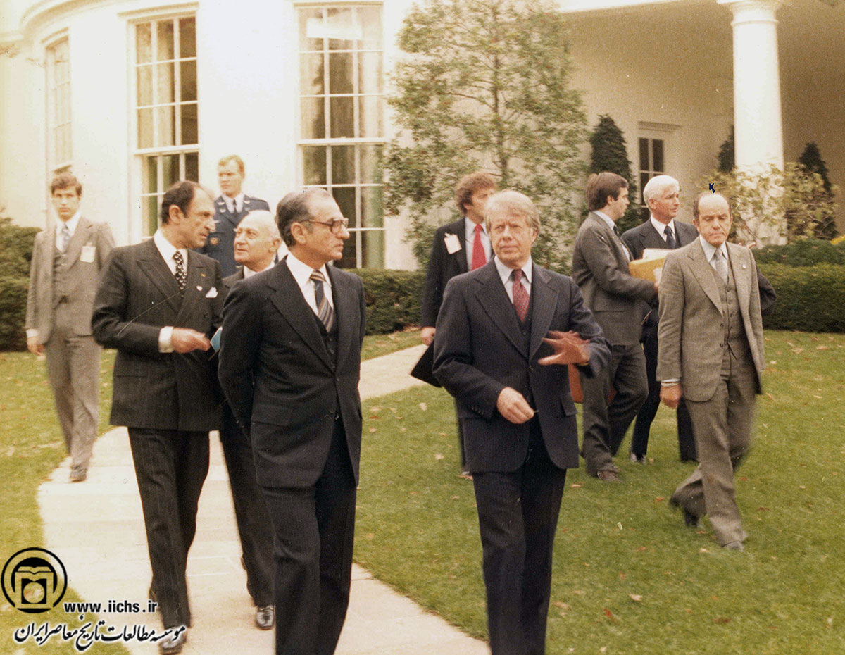 جیمی کارتر، همسرش، محمدرضا پهلوی و فرح در حیاط کاخ سفید واشنگتن 