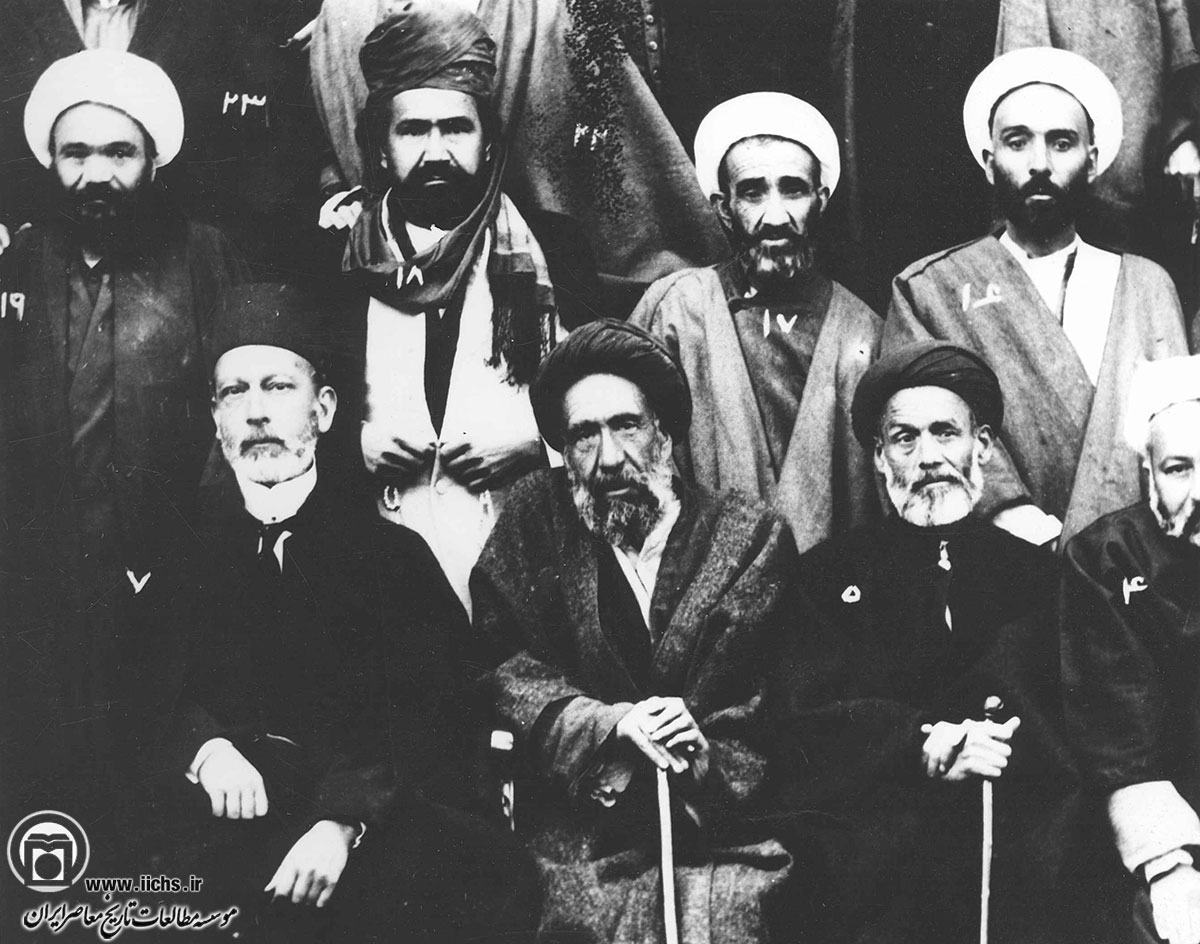حسین پیرنیا، آیت‌الله سیدحسن مدرس و چند تن از نمایندگان دوره چهارم مجلس شورای ملی