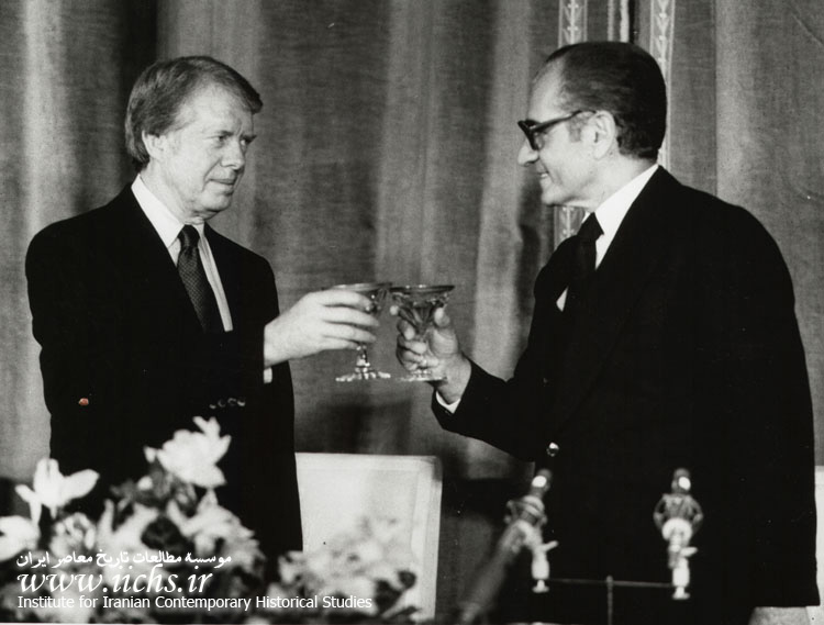 جیمی کارتر، رئیس‌جمهور وقت آمریکا، در میگساری با محمدرضا پهلوی