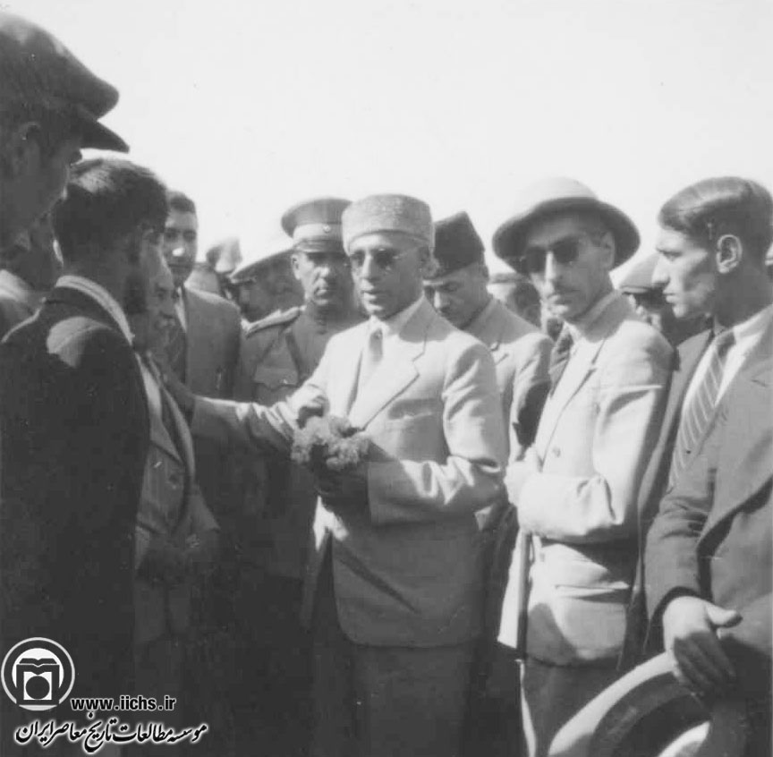 استقبال مظفر فیروز و دیگران از سیدضیاءالدین طباطبائی هنگام بازگشت او از فلسطین به ایران 