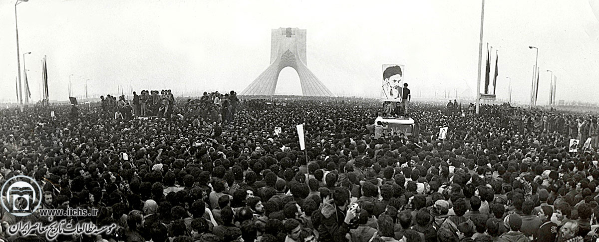 نمایی از میدان آزادی تهران در روز راه‌پیمایی تاریخی عاشورای سال 1357