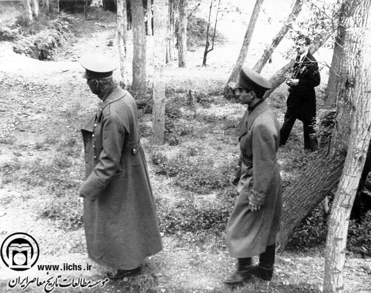 رضاشاه و محمدرضا پهلوی در بازدید یک منطقه جنگلی در شمال کشور