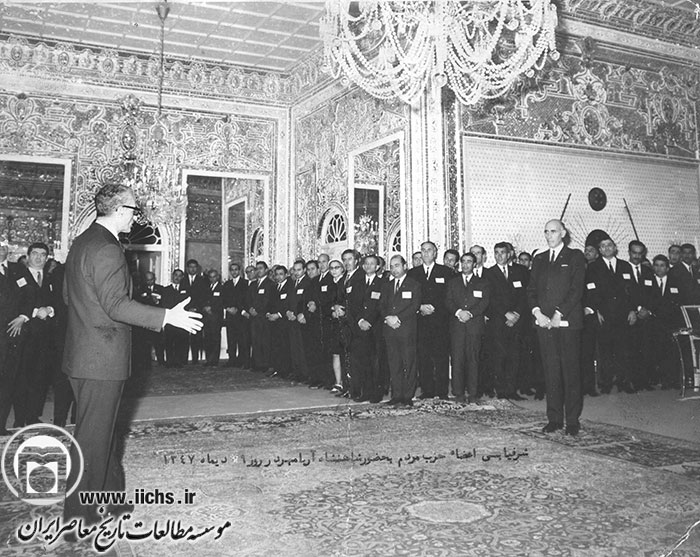 دیدار اعضای حزب مردم با محمدرضا پهلوی