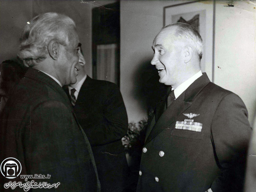 دیدار هیوز، فرمانده نیروی دریایی آمریکا در خاورمیانه، با سیدضیاءالدین طباطبائی