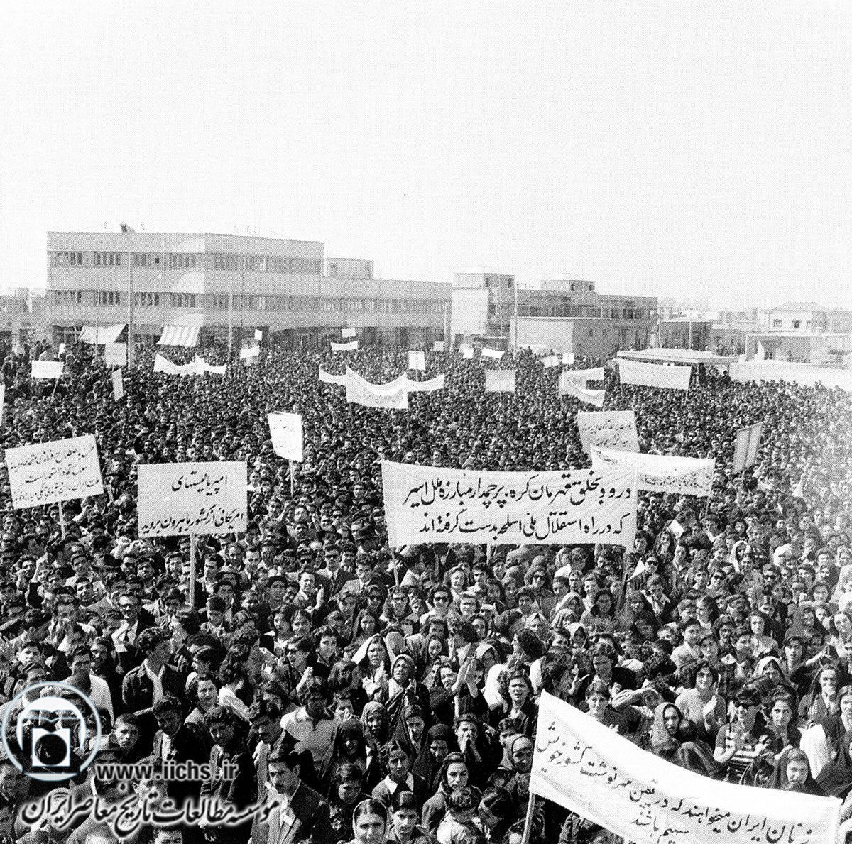اجتماعات دوران نهضت ملی ایران در آیینه تصاویر