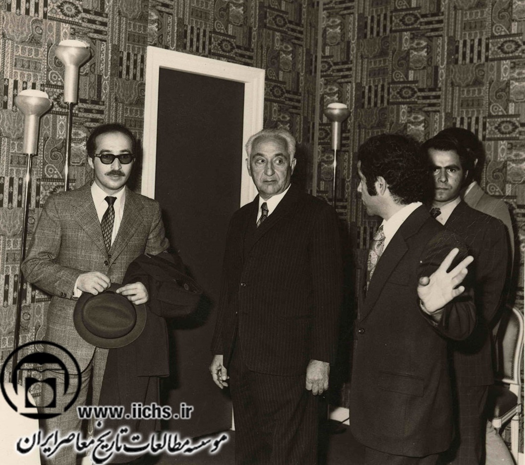 عباس مسعودی و چند تن از خبرنگاران روزنامه اطلاعات