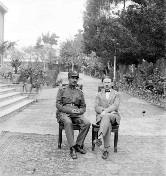 رضاخان سردارسپه در سفارت شوروی