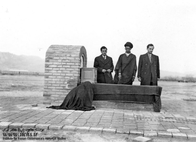 بنای اولیه مزار شهید آیت‌الله سیدحسن مدرس در قبرستان شهر کاشمر