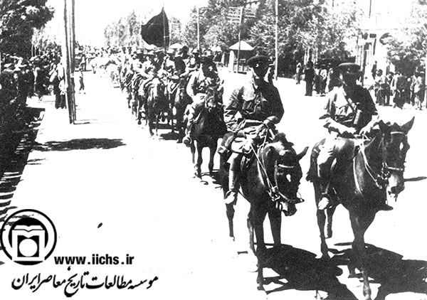 عبور نیروهای متفقین از خیابان‌های تهران در شهریور 1320