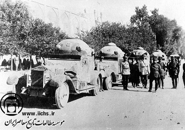 چند دستگاه از تانک‌های ارتش ایران در سال 1304