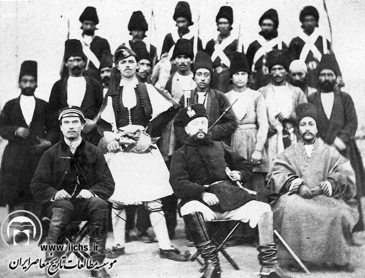 فرمانده روسی آتریاد (تیپ) تبریز و عده‌ای از سربازان روسی و ایرانی قزاقخانه در دوره ناصری