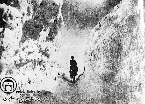 آیرونساید در حال عبور از تنگه اسدآباد در یک روز برفی (سال 1921)