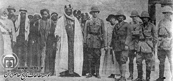 شیخ خزعل به اتفاق امیرعبدالعزیز آل سعود و چند تن از افسران انگلیسی در کویت (1916)