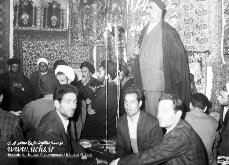 بازگشت امام خمینی به قم پس از یک سال حبس و حصر به روایت تصاویر