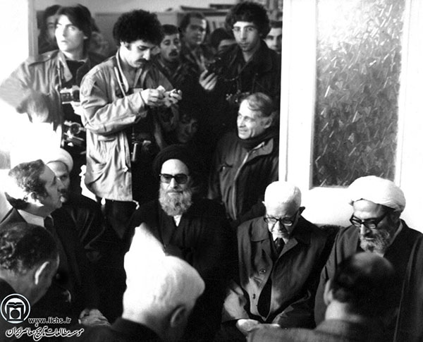 اعضای شورای انقلاب در حاشیه سفر به قم برای دیدار و تبادل نظر با امام خمینی (اسفند 1357)