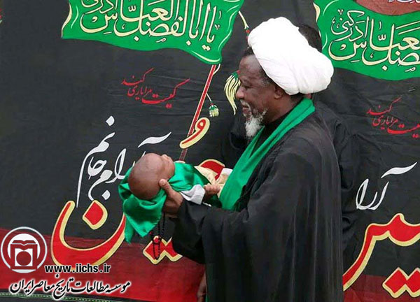 شیخ ابراهیم زکی زکی، رهبر شیعیان نیجریه، در حاشیه شرکت در عزاداری حسینی(ع)