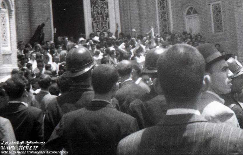 «30تیر1331 وآفرینندگان آن»درآیینه تصاویر  <img src="/images/picture_icon.png" width="16" height="16" border="0" align="top">