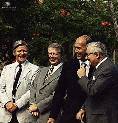 از راست: جمیز کالاهان، نخست‌وزیر انگلیس، ژیسکار دستن، رئیس‌جمهور فرانسه، جیمی کارتر، رئیس‌جمهور آمریکا، هلموت اشمیت، نخست‌وزیر آلمان