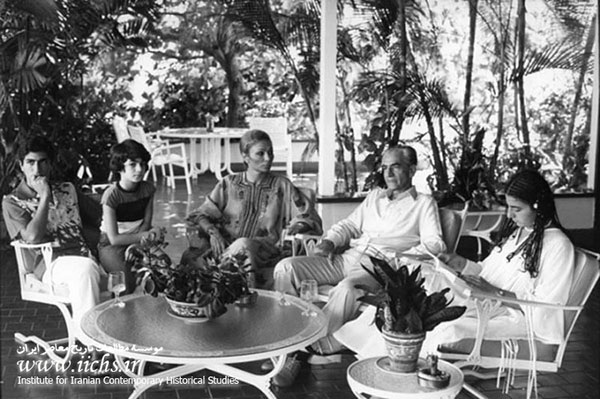محمدرضا پهلوی و خانواده‌اش در روزهای اقامت در پاناما