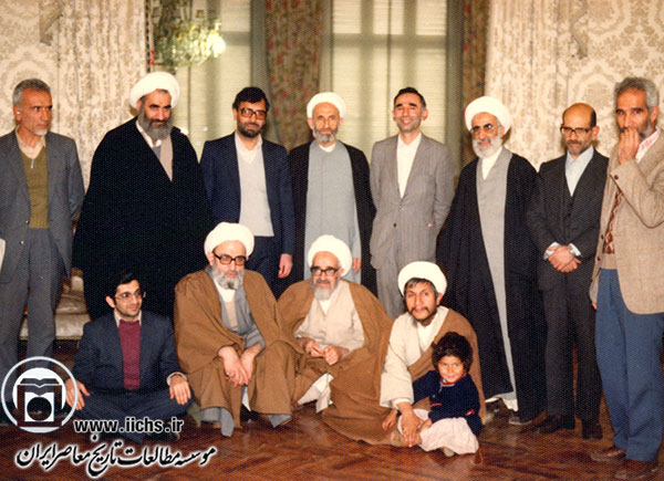 دهه 1360. آیت‌الله احمد جنتی در کنار فقها و حقوقدانان دوره نخست شورای نگهبان