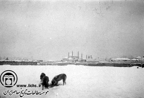 دورنمای شهر تهران در یک روز برفی در اوایل دوره پهلوی