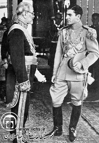 محمدرضا پهلوی در کنار محمدعلی فروغی، پس از نیل به سلطنت
