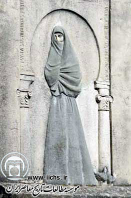 تصویری حکاکی‌شده از یک زن اسپانیایی، با چادر موسوم به «سایا»