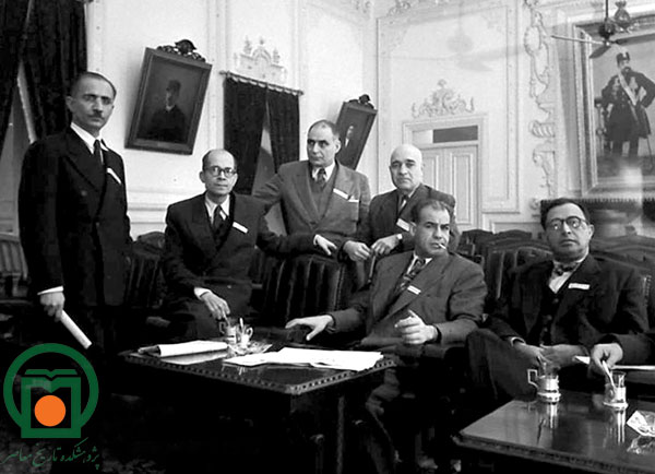 اعضای جبهه ملی اول از راست: محمود نریمان، حسین مکی، عبدالقدیر آزاد، ابوالحسن حائری‌زاده، علی شایگان و اللهیار آزاد (سال 1328)