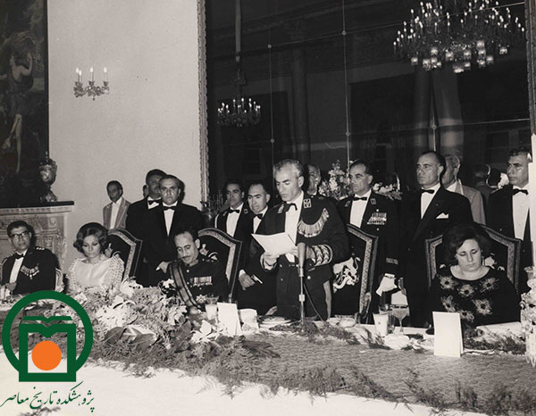 ضیافت محمدرضا پهلوی و فرح دیبا به مناسبت سفر عبدالرحمان عارف (رئیسجمهور عراق) و همسرش به ایران (23 اسفند 1345)