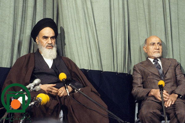 مراسم انتصاب نخستوزیر دولت موقت از سوی امام خمینی در مدرسه علوی تهران (15 بهمن 1357)