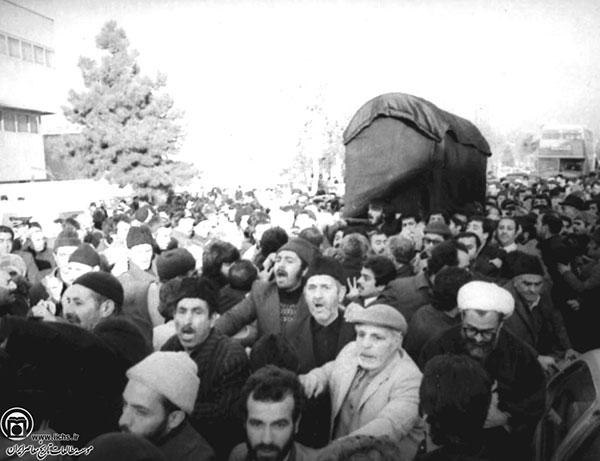 نمایی از مراسم تشییع پیکر حجت‌الاسلام حاج شیخ احمد کافی در شهر مشهد