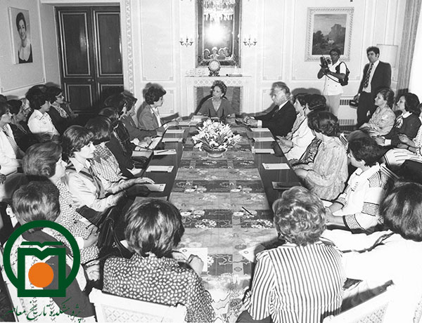 ملاقات دبیران سازمان زنان با اشرف پهلوی در کاخ سعدآباد