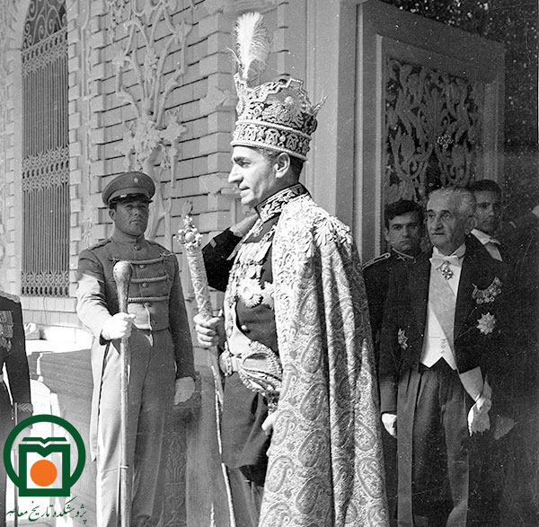  گوشه‌ای از مراسم تاج‌گذاری محمدرضا پهلوی در کاخ گلستان (4 آبان 1346)