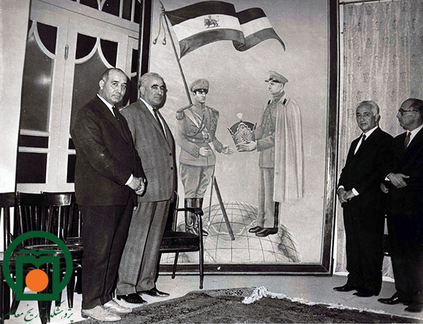 عباس مسعودی (نفر دوم از راست)
