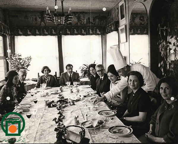 امیرهوشنگ دولو همراه محمدرضا پهلوی در یک میهمانی