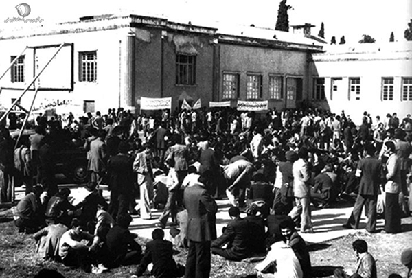 تحصن معلمان و دانش‌آموزان در محوطه دبیرستان شاهپور سابق (امام خمینی فعلی) بابل
