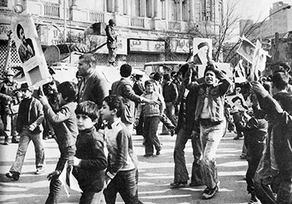 نمایی از حضور دانش‌آموزان در انقلاب اسلامی