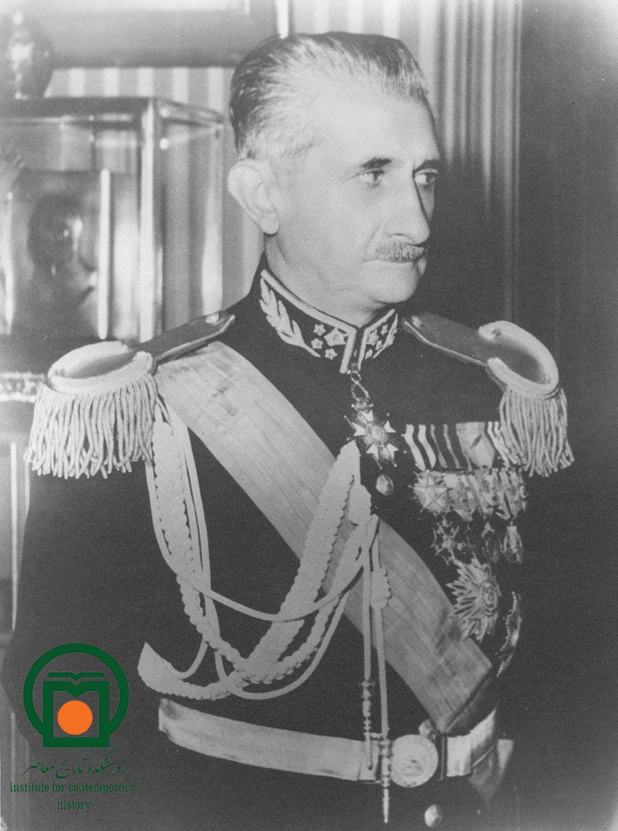 مرتضی یزدان‌پناه با لباس رسمی نظامی‌