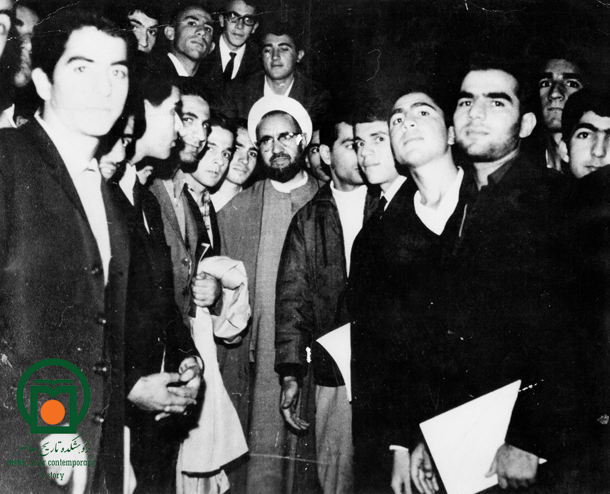 شهید آیتالله مرتضی مطهری در جمع دانشجویان دانشگاه شیراز (دهه 1340)
