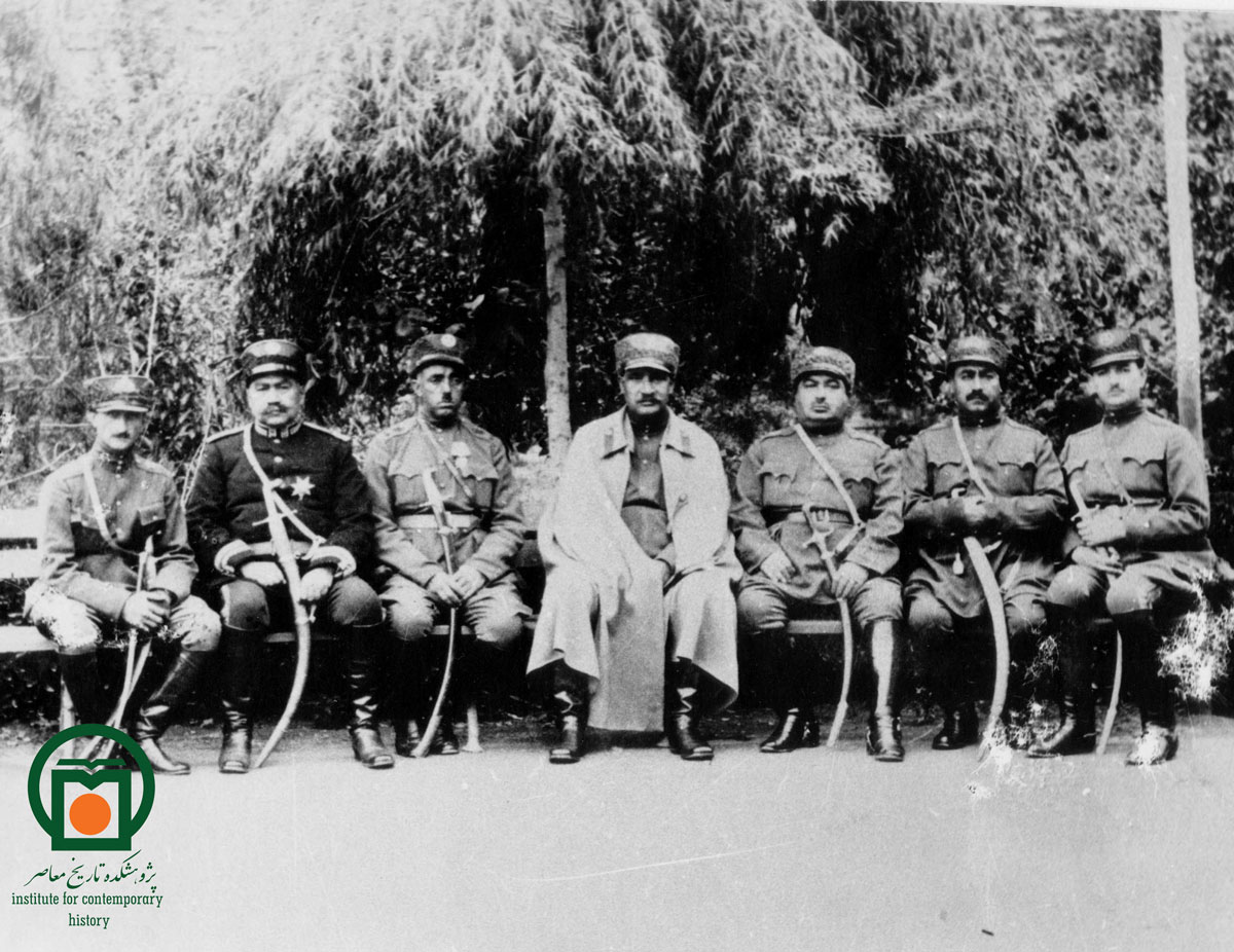 رضاخان سردارسپه و فرمانده کل قوا در میان اولین فرماندهان لشکرهای ارتش نوین