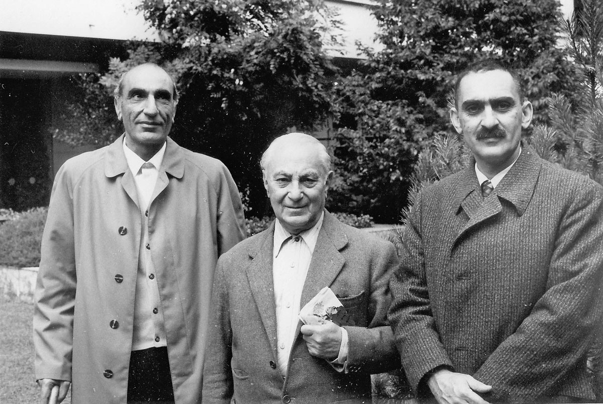 محمدابراهیم باستانی پاریزی در کنار ایرج افشار و محمدعلی جمال‌زاده