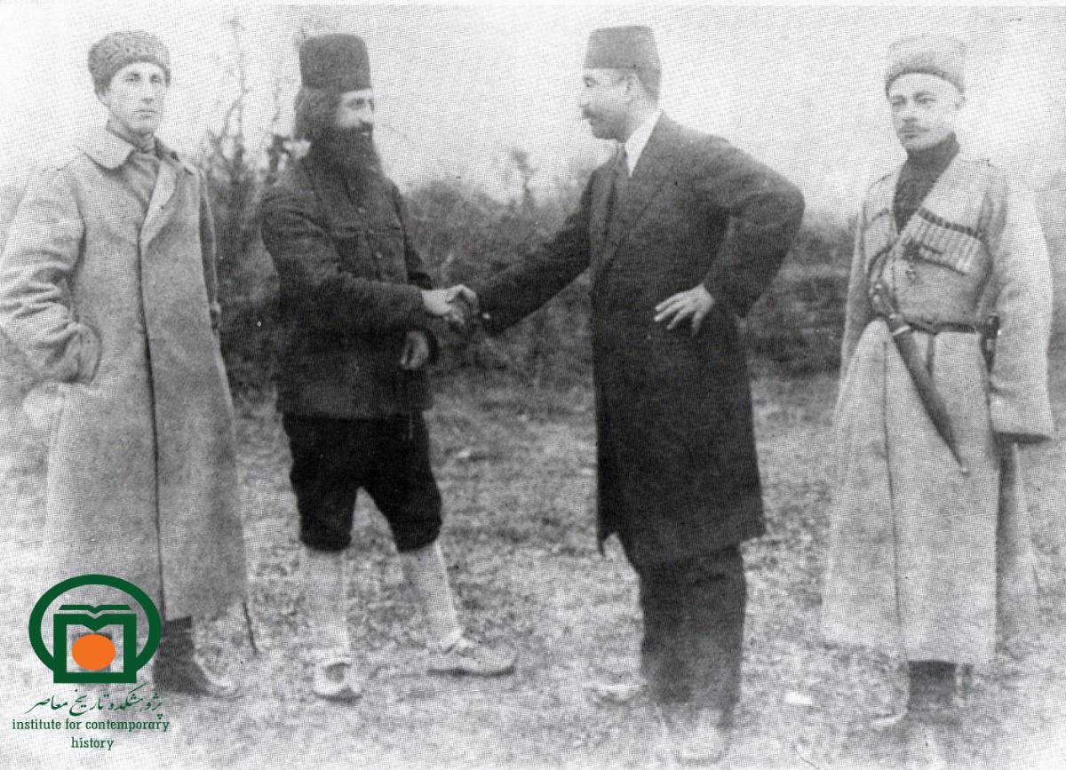 ملاقات احمد آذری، نماینده دولت مرکزی ایران، با میرزا کوچک‌خان جنگلی در حضور دو تن از اتباع روسیه