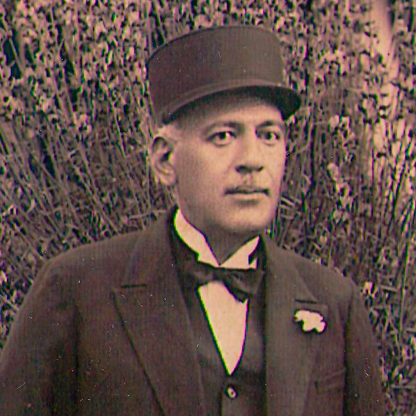 عبدالله مستوفی
