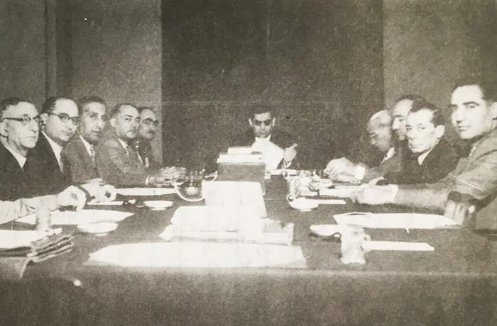 مردی با چهره چندوجهی