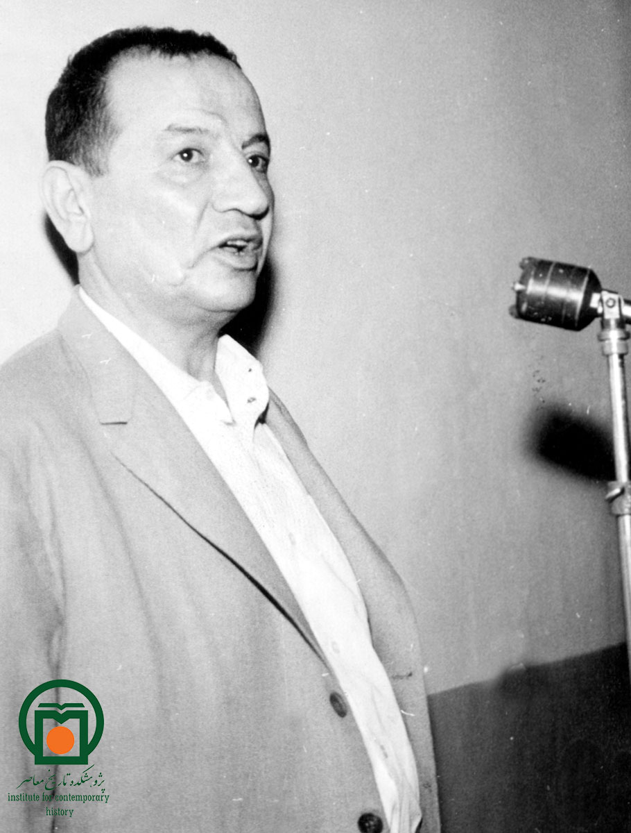  شهید طیب حاج‌رضایی در حال سخن گفتن در محکمه نظامی خویش (سال 1342)