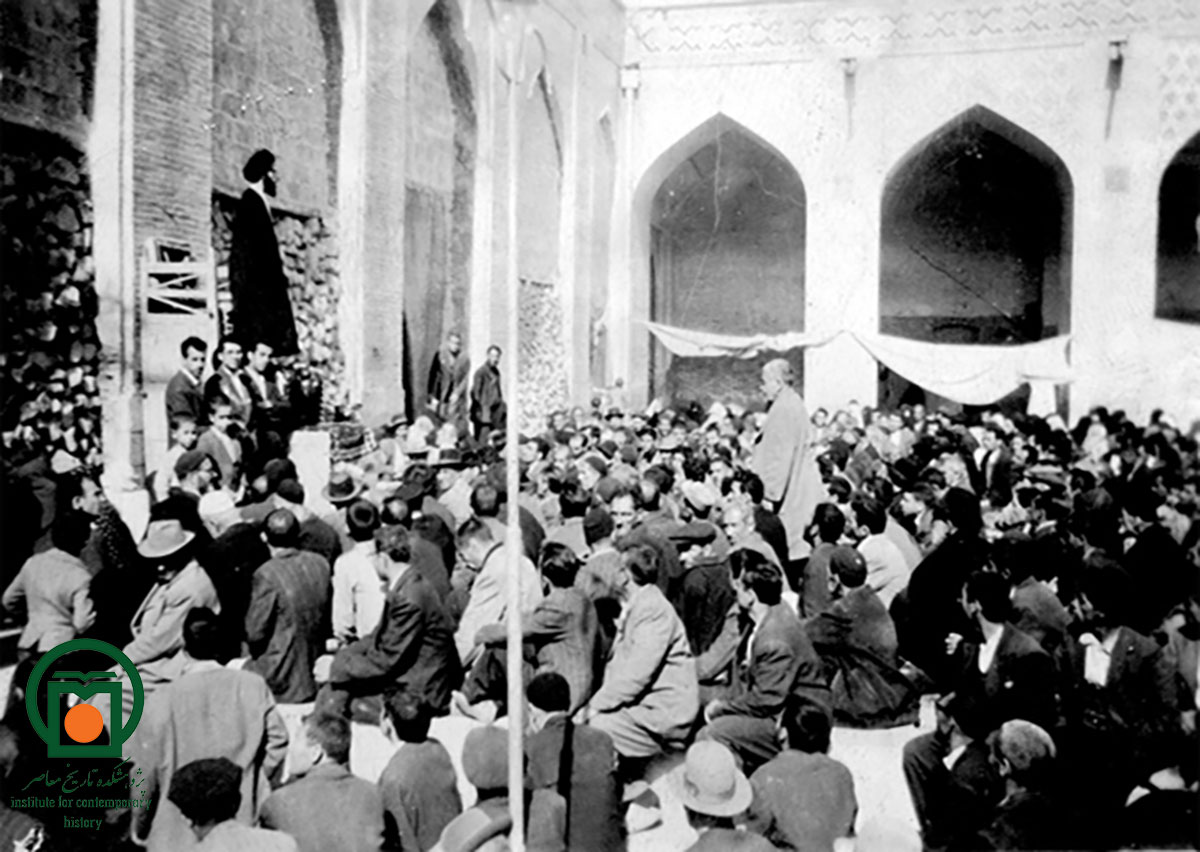 شهید آیتالله سیدعبدالحسین دستغیب بر فراز منبر مسجد جامع عتیقِ شیراز